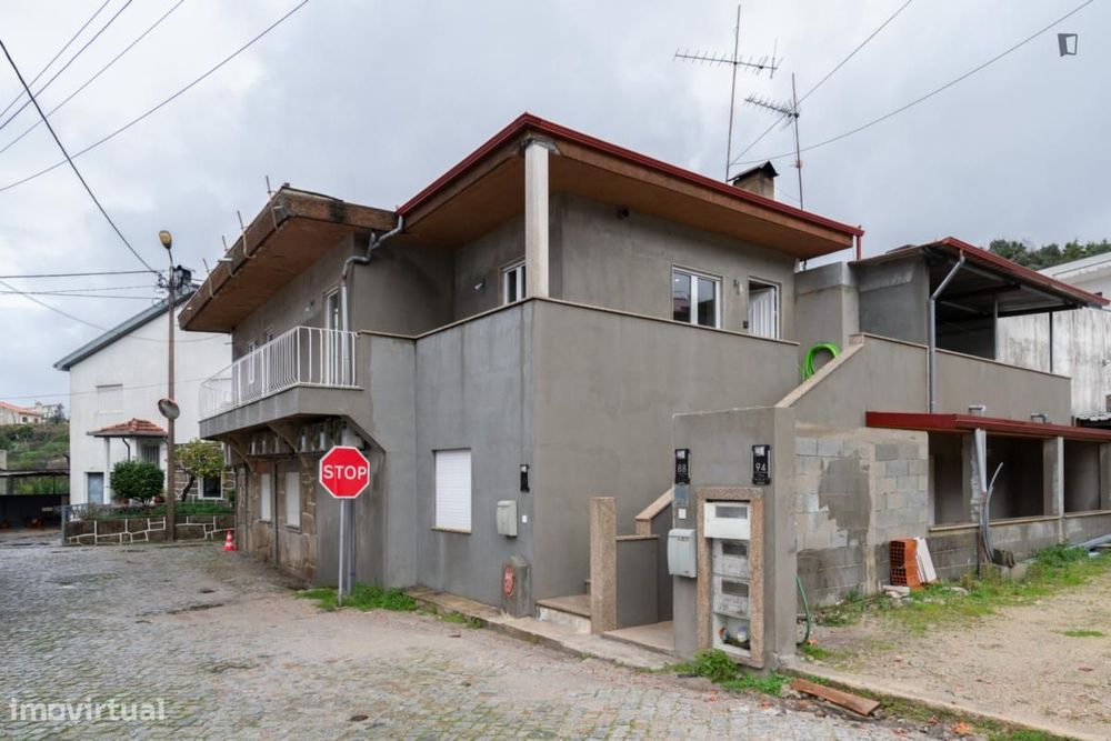 Apartamento com 2 quartos - localizado em Paredes de Ferreira Porto