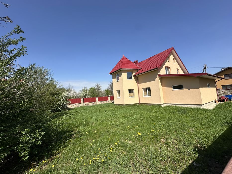 Продам особняк вул. Коновальця з балконами та гаражем площа 170м2