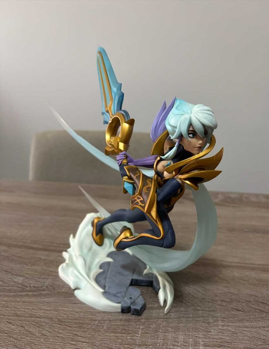 Dawnbringer Riven Unlocked - Figura Colecionável Riot Games