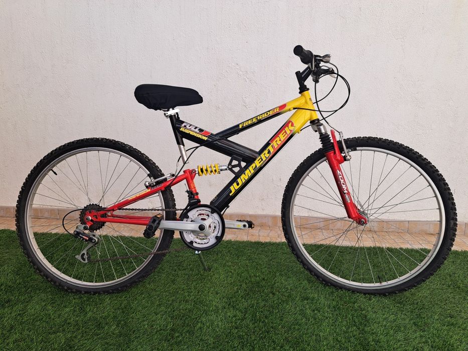 Bicicleta de montanha com suspensão