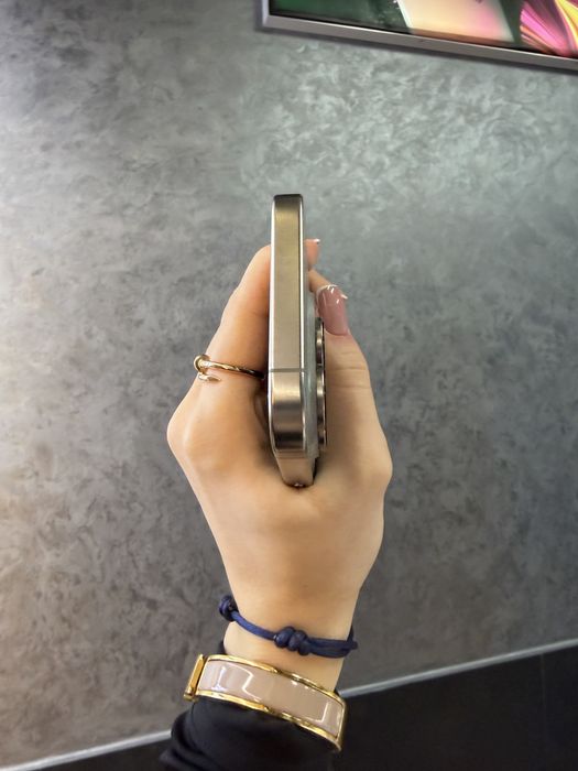 Б/у IPHONE 16Pro 256 Natural Titanium Neverlock Костюшка,5 igrand