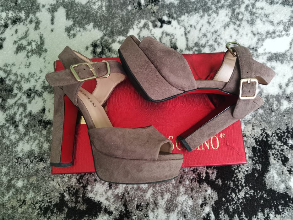 Босоніжки жіночі