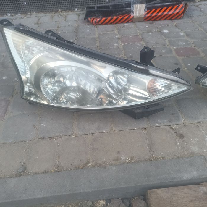 Фара R L мітсубісі грандіс Mitsubishi grandis