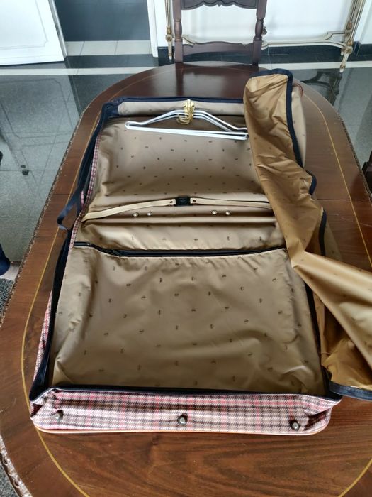 Porta fatos de viagem