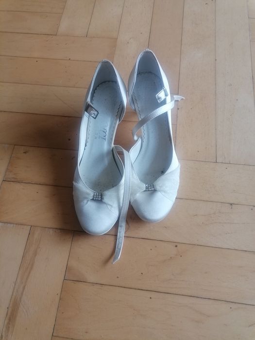 Sprzedam Buty na obcasie stan bardzo dobry