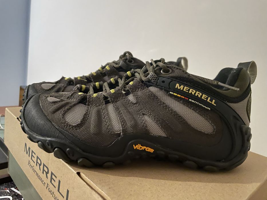 Ténis da marca Merrel