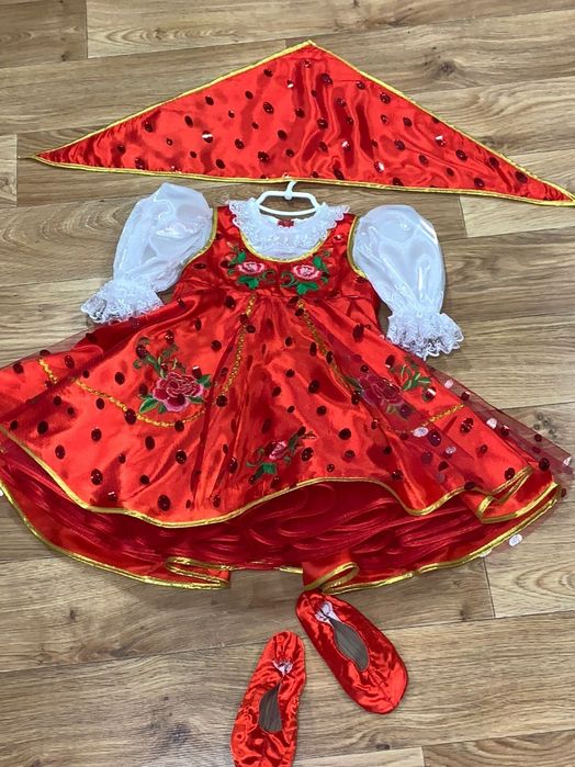платье матрёшки 3-5лет+косынка и чешки