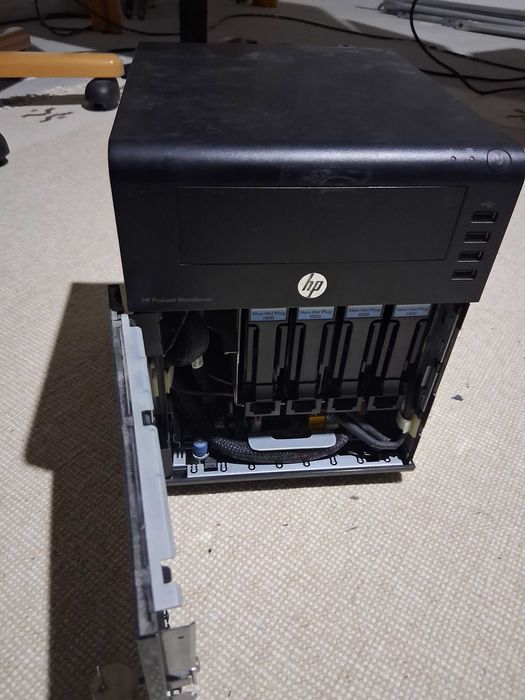 HP N40L Microserver