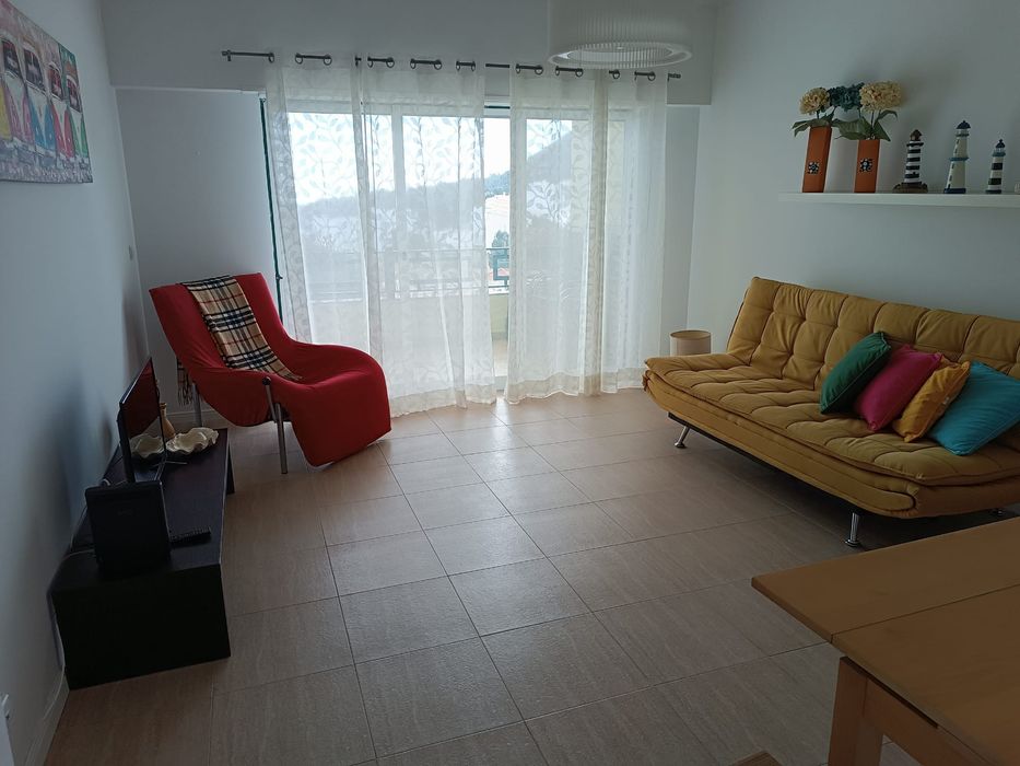 Duplex T1 em Sesimbra com vista mar.