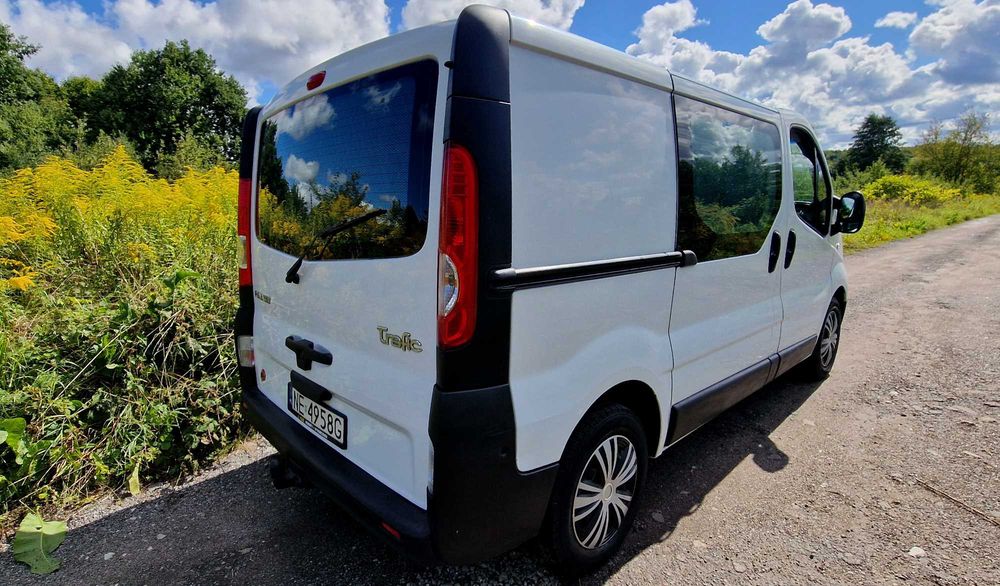 Renault Trafic 2.0 KLIMA kamera cofania zestaw głośnomówiący