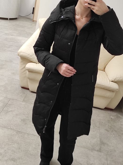 Пуховик жіночий чорний зимній