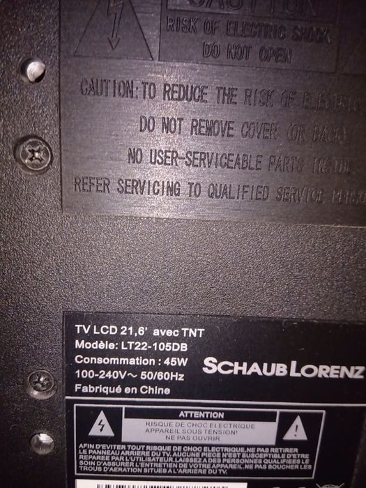 Телевізор 24 дюйми разом з приставкою Т 2  і пультами до них.