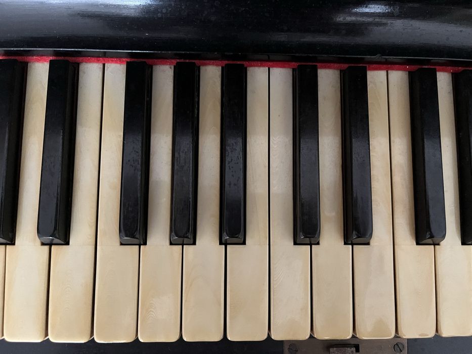 Piano clássico vertical
