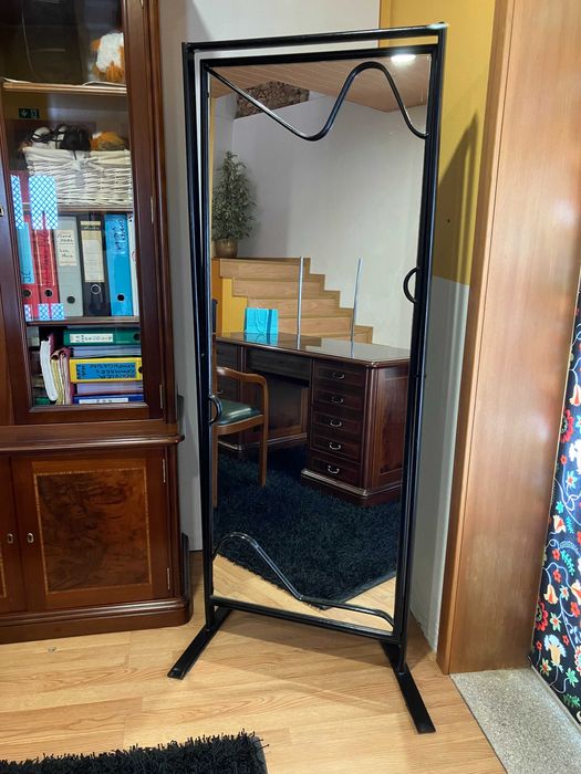 Espelho de corpo inteiro 160x60 metal preto com inclinação