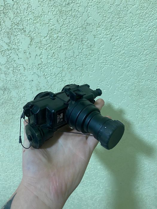 Продам  PVS-7NL1.(крепление на шлем+наочники есть)