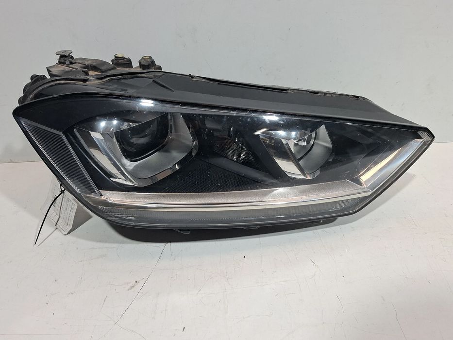 Ótica / farol direita VOLKSWAGEN Golf Sportsvan (AM1)
