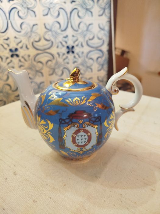 Bules de chá em porcelana