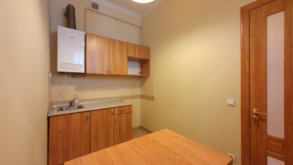 ПРОДАЖ ОФІСНОГО ПРИМІЩЕННЯ 69,1 м² в історичному центрі Мукачева