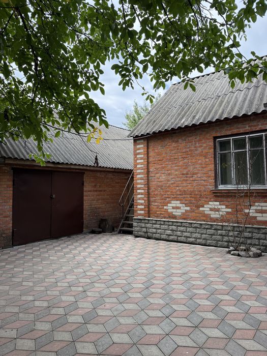 Продаж будинку у тихому місці