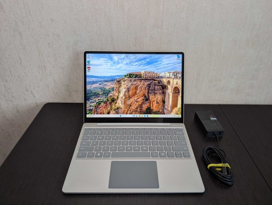 Microsoft Surface Laptop Go 3 Intel i5-1235u 8/256gb