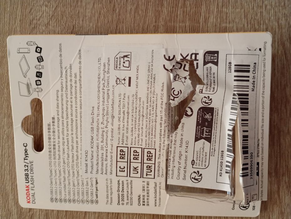 Pendrive  z końcówkami. Nowy