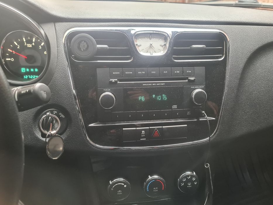 Продам свіжу автівку Крайслер 200 2014 року
