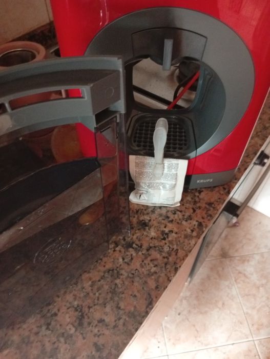 Máquina de café Dolce Gusto + Cápsula Reutilizável