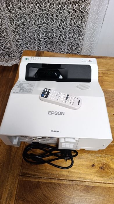 Projektor laserowy Epson 725w