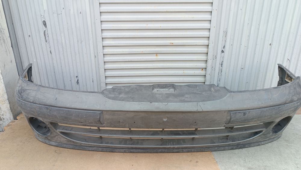 Vendo parachoque de frente Renault Megane 1 ano 2001/04