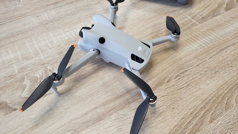Dron DJI Mini 4 Pro # Kontroler RC 2 # 2 baterie # Gwarancja 07.2027