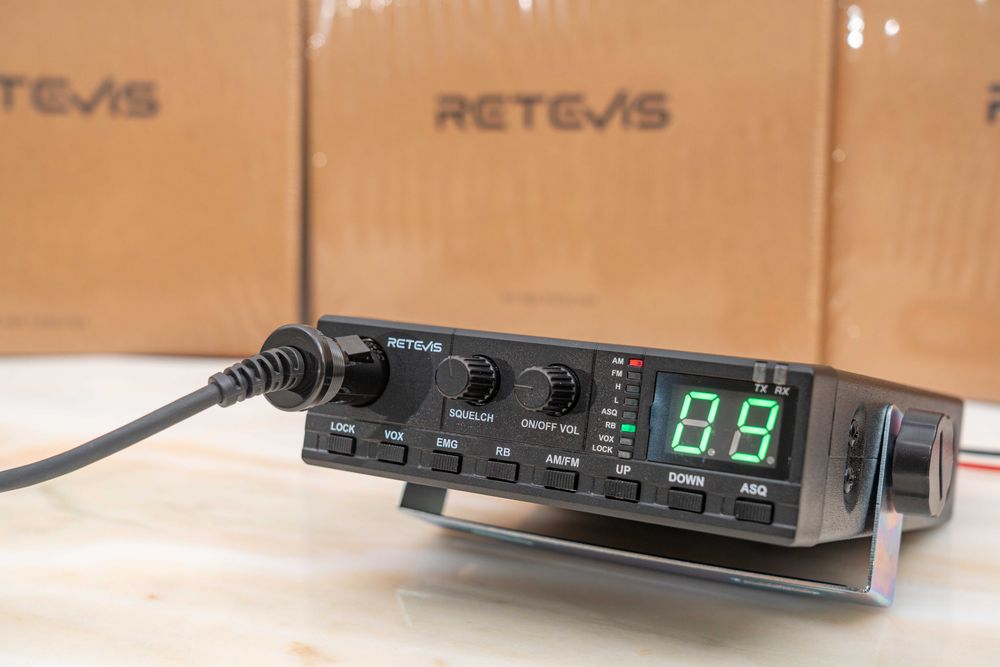 Radio CB móvel 40 canais em AM e FM, 4 Watts, novo na embalagem.