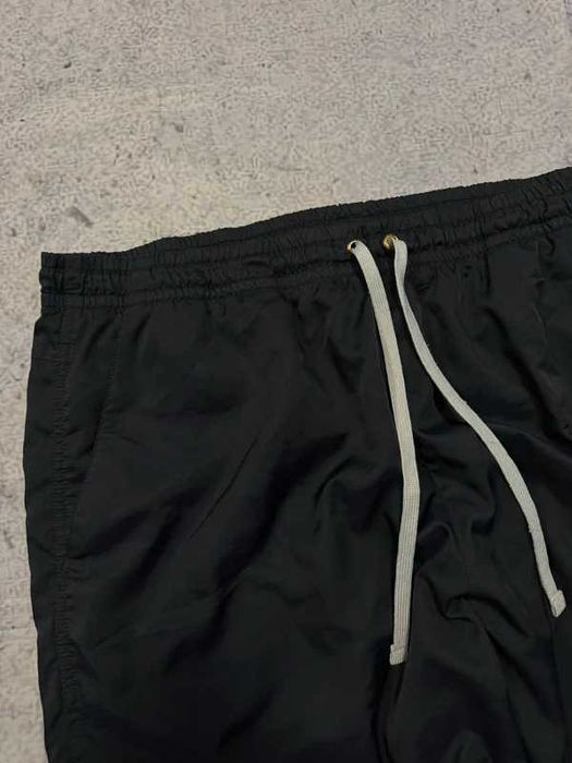 Czarne spodenki Nike z białym logo na udzie XL