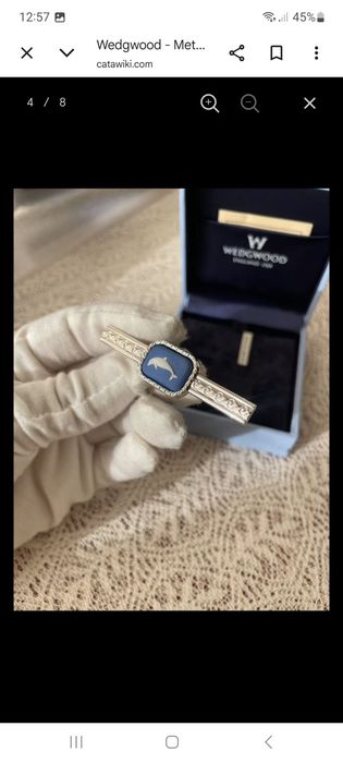 Conjunto Wedgwood Jasperware Azul com Golfinho – Botões de Punho e Prendedor de Gravata – Prateado