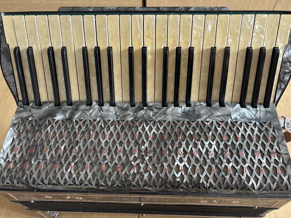 Akordeon hohner carmen 120 basów 3 chóry