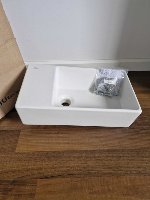 Umywalka ideal standard 25x45cm