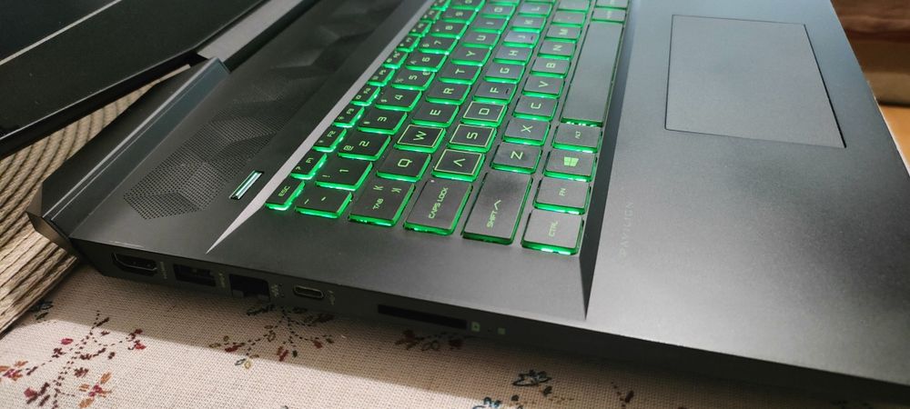 HP Pavilion 17.3 games  piękny jak ze  sklepu .. Zamienię na tańszy