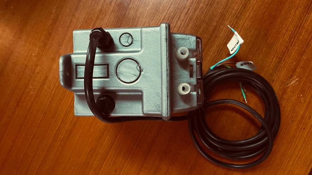 “Bomba peristáltica TRON UNIKIT-L 110/220V Nova – Ideal para lavandarias self-service”.