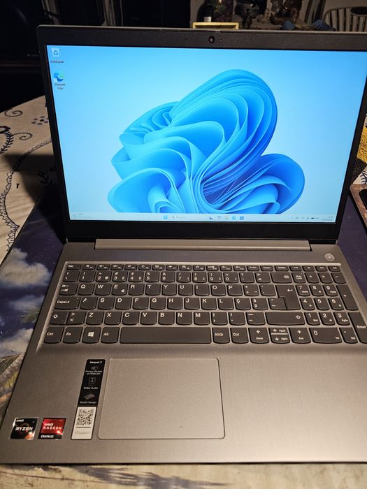 Lenovo IdeaPad 3 - Ryzen 5 - 2 Gb. Gráfica - 512 Gb. Ssd Nvme