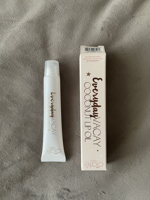 Nowy olejek balsam do ust Ciaté London o zapachu kokosa