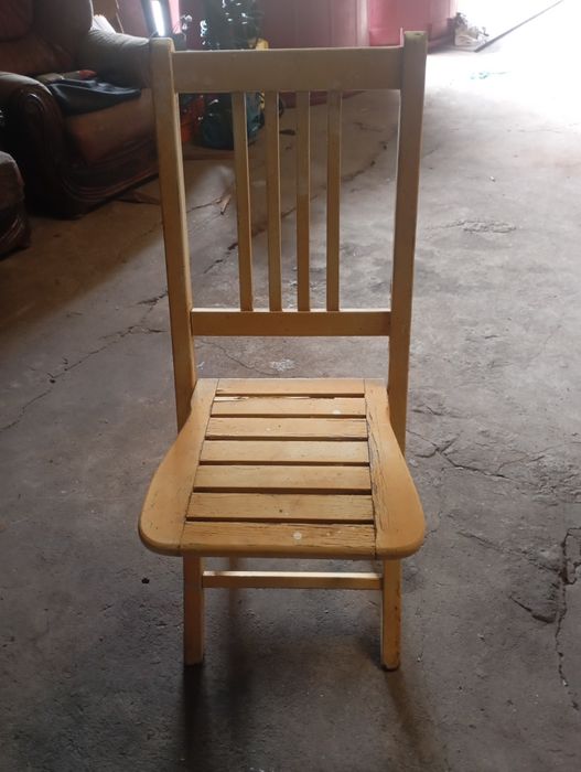 Vendo esta cadeira muita bonita