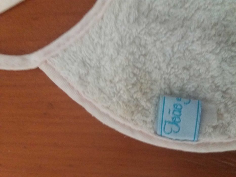 Conjunto de três babetes para bébé