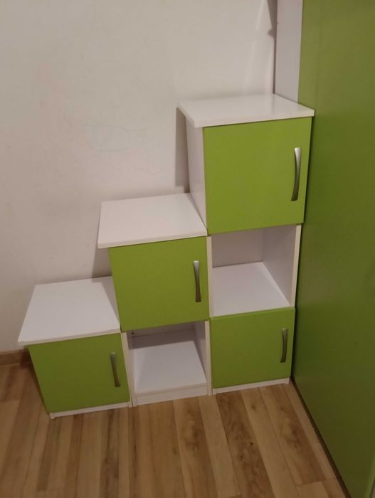 Łóżko piętrowe z szafką