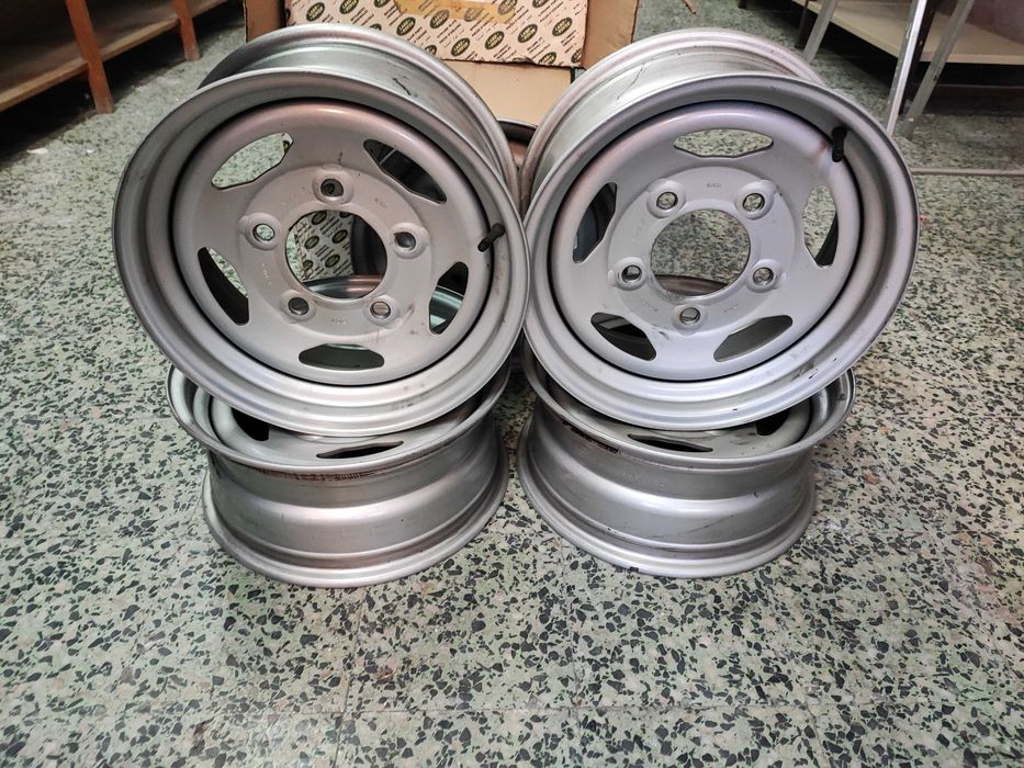 4 jantes semi novas da Land rover