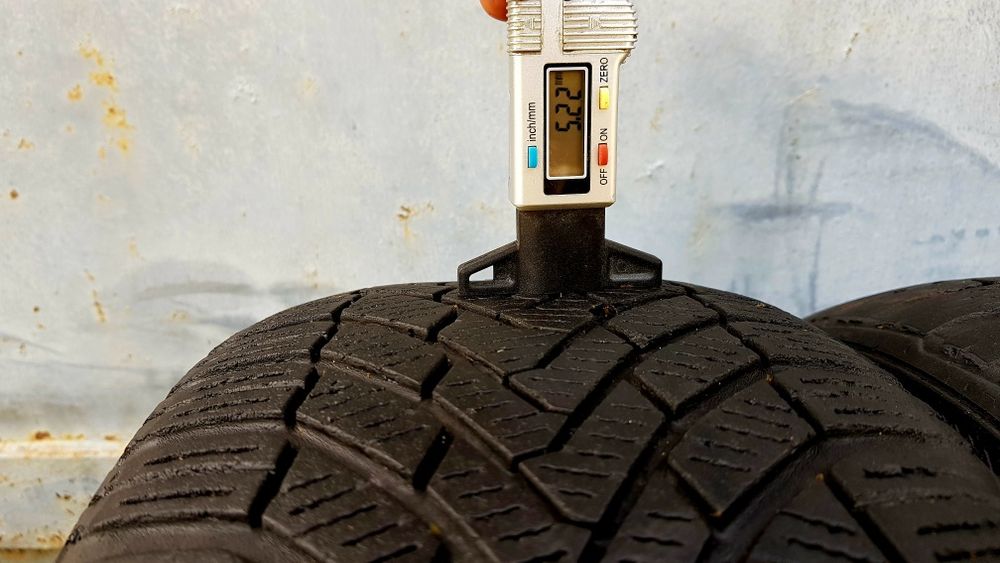 Зимние шины Continental 205/55/16 комплект 5-5.5мм