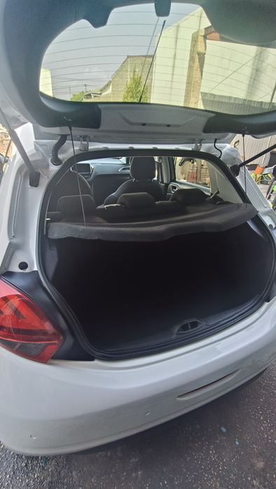 Peugeot 208 style1.200 VTI 84cv
2018
gasolina