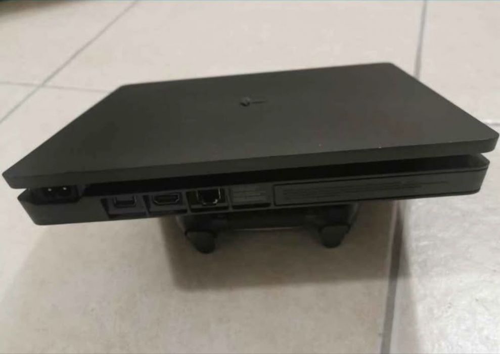 PLAYSTATION 4 c/ comando
