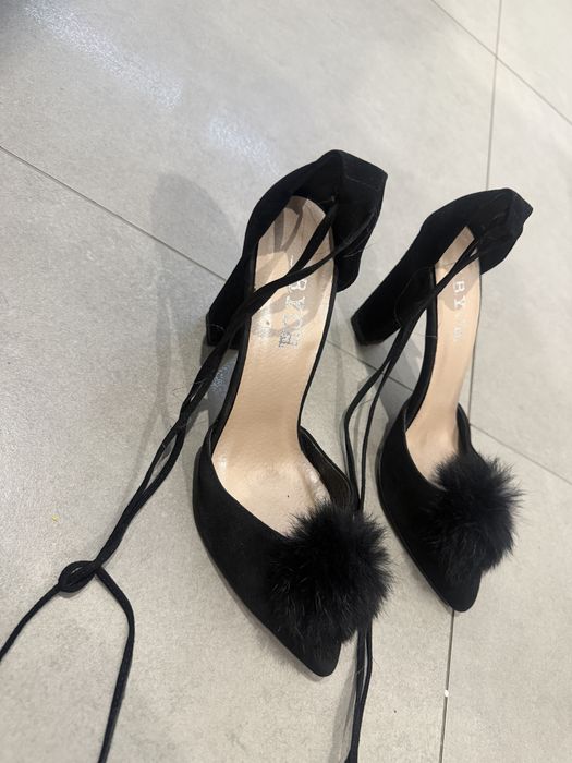 Czarne buty z naturalnym futerkiem roz 38 polski producent