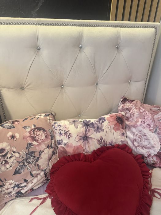 Łóżko glamour dla dziewczynki
