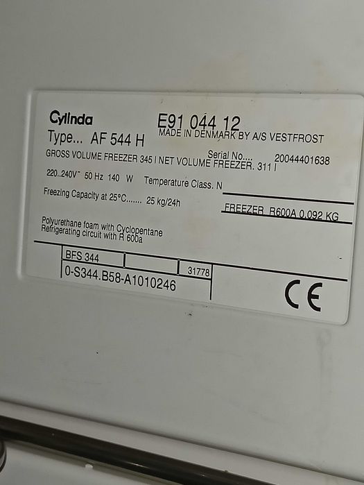 Zamrażarka stojąca półkowa