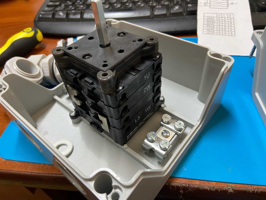 Пакетный переключатель LK40/4.322-ОК/45 в корпусе, 0-1-2, 40А, IP44